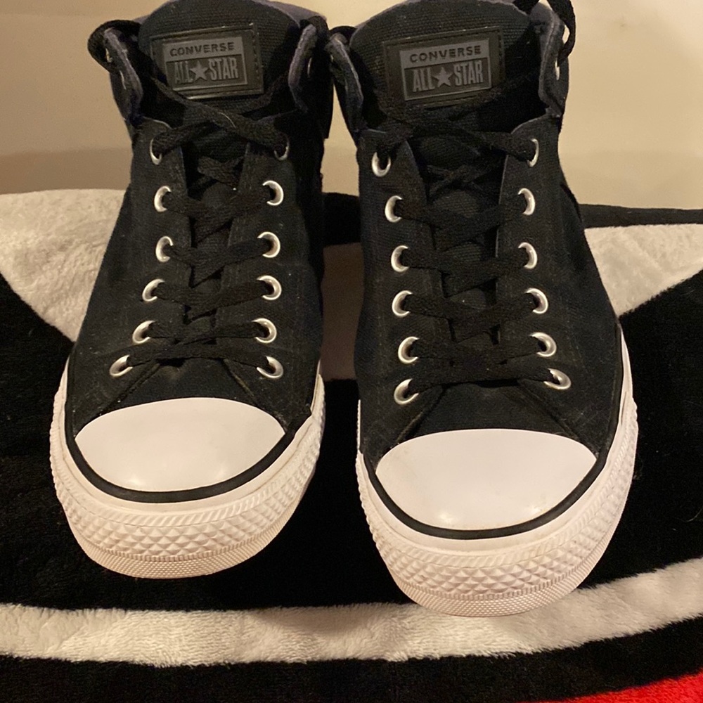 Nice used Converse.Size 11 men/13 womens.Black.